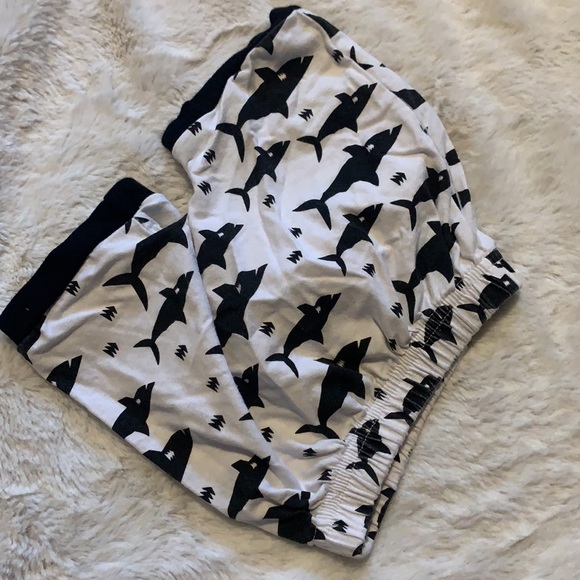 (3 for $10) Baby shark shorts - Picture 3 of 3